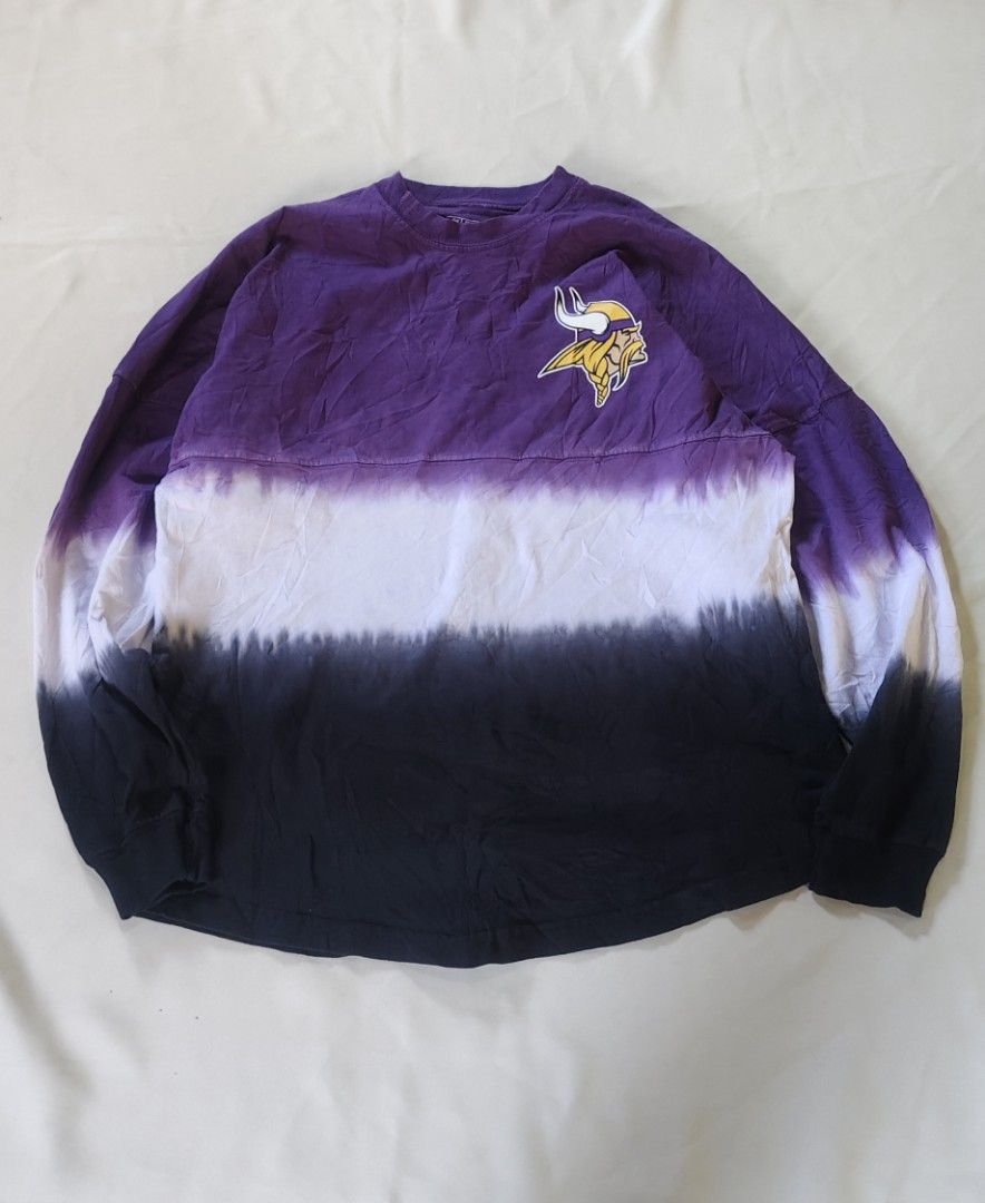 VIKINGS LONG SLEEVE (Category: Hoodies) located in Santiago. Submitted by ilocano.thrift (Listing ID 1458386855, Image 1). Description: -Vikings Long sleeve - Dimes 23 By 28 - Excellent condition - No issue.