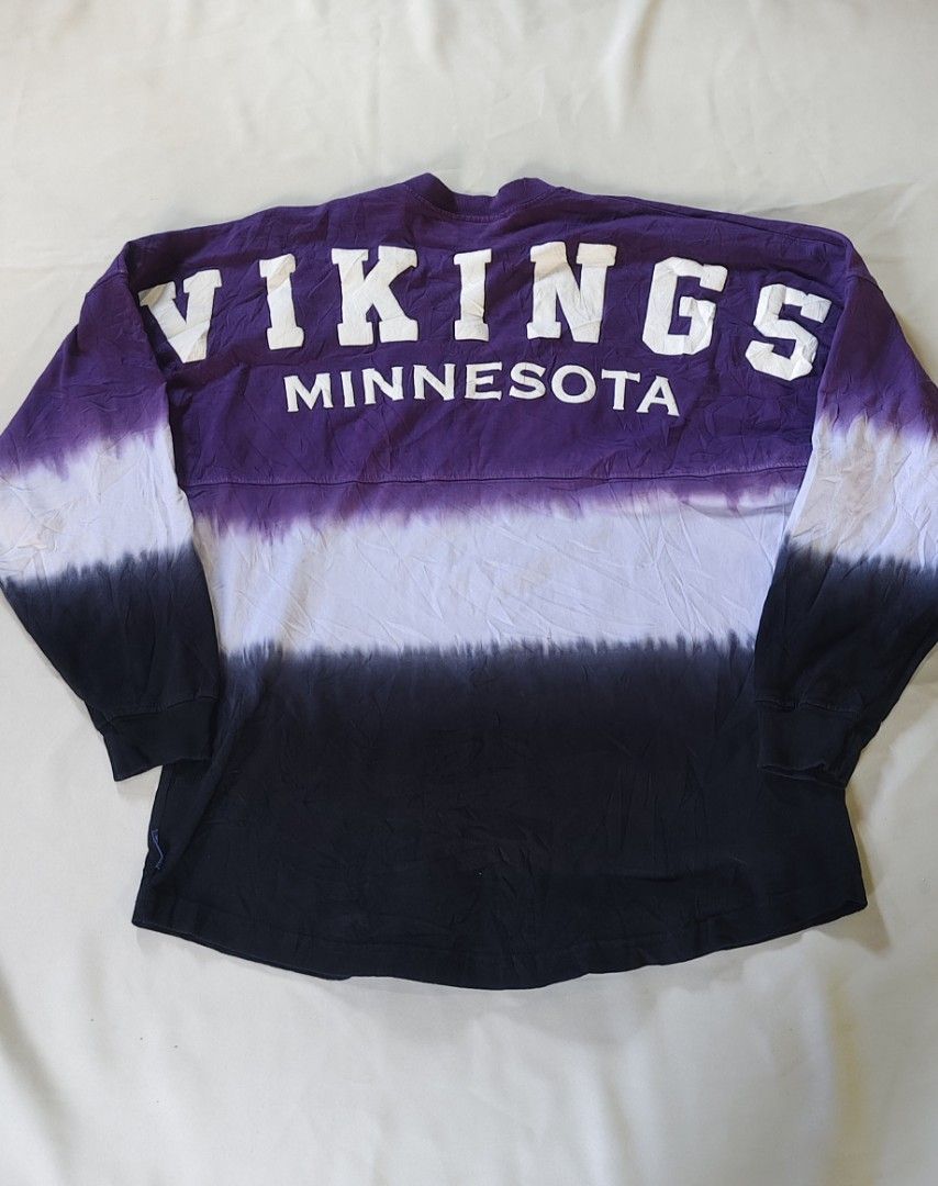 VIKINGS LONG SLEEVE (Category: Hoodies) located in Santiago. Submitted by ilocano.thrift (Listing ID 1458386855, Image 2). Description: -Vikings Long sleeve - Dimes 23 By 28 - Excellent condition - No issue.