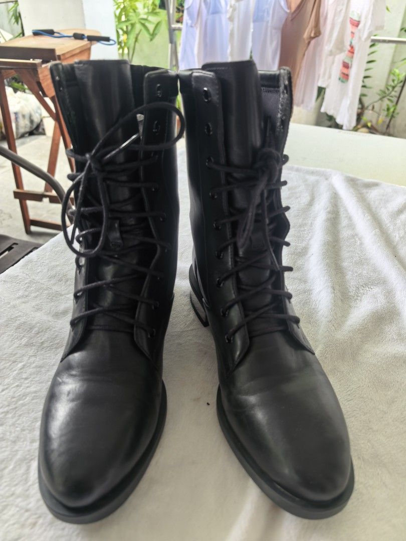Vintage boots from Staccato fits (Category: Boots) located in Tuguegarao City. Submitted by zenphoenix-7ad615 (Listing ID 1458312001, Image 2). Description: Pretty soft leather Fits size 8.