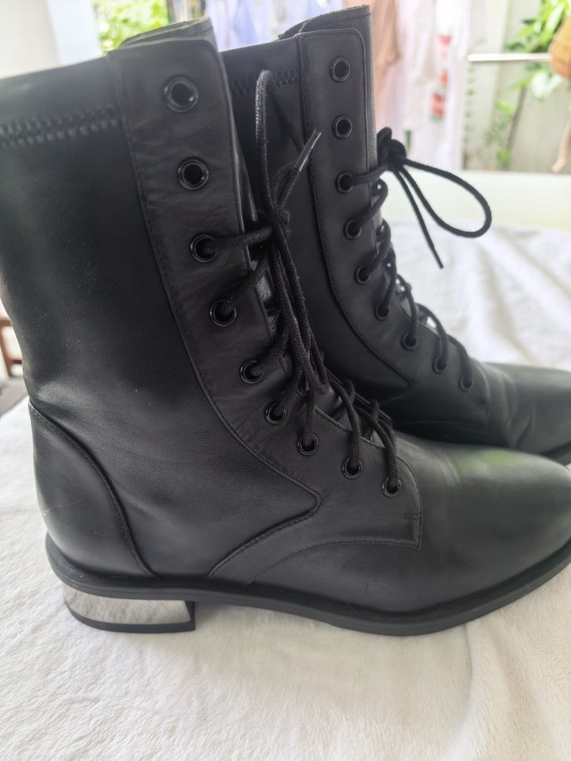 Vintage boots from Staccato fits (Category: Boots) located in Tuguegarao City. Submitted by zenphoenix-7ad615 (Listing ID 1458312001, Image 1). Description: Pretty soft leather Fits size 8.