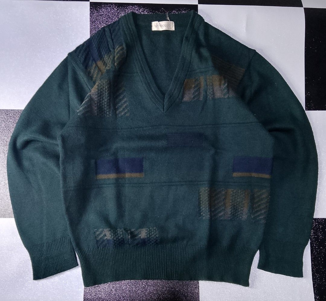 Vintage Wool Blend V neck Patterned Knitted Sweater (Category: Coats, Jackets and Outerwear) located in Binan City. Submitted by incnt (Listing ID 1453039277, Image 1). Description: 250 Pesos only add shipping fee Vintage Wool Blend V neck Patterned Knitted Sweater Size Small 19*24 Very good condition No issues "All brand names, logos, and images are registered trademarks of their respective owners. No affiliation or copyright infringement intend