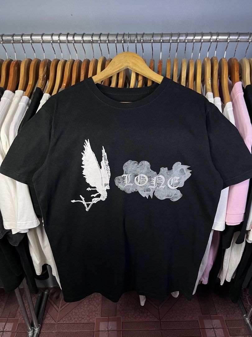 VLONE SMOKE (Category: Tshirts & Polo Shirts ) located in Manila. Submitted by bagayanagi11491 (Listing ID 1458371401, Image 2). Description: Size: Large Dimes: 21x29 Issue: missing necktag pero may washtag (authentic) .