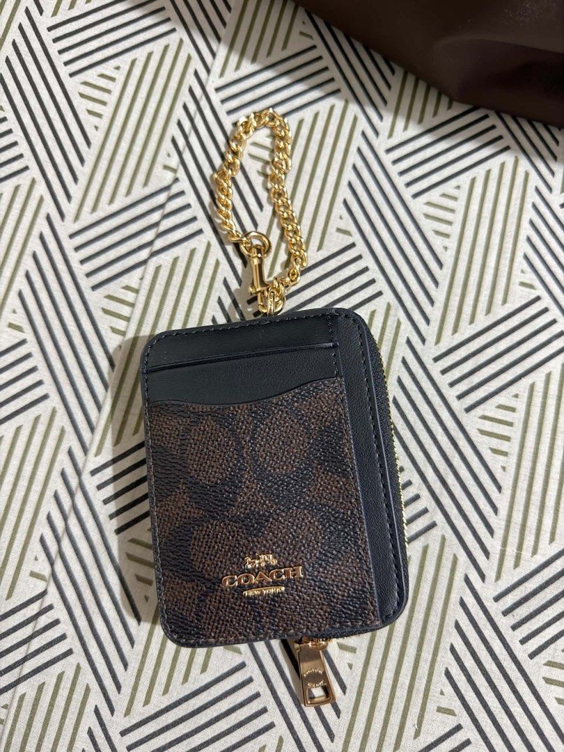 Wallet (Category: Luxury Bags & Wallets) located in Manila. Submitted by its.jeah (Listing ID 1458310004, Image 3). Description: In stock, and I handle it with care. Still negotiable for sure buyer.🥹 Rfs: currently using kate spade wallet.