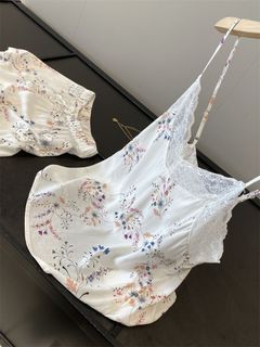 (Category: ) located in . Submitted by nata_finds_sg (Listing ID 1458350776, Image 1). Description: .