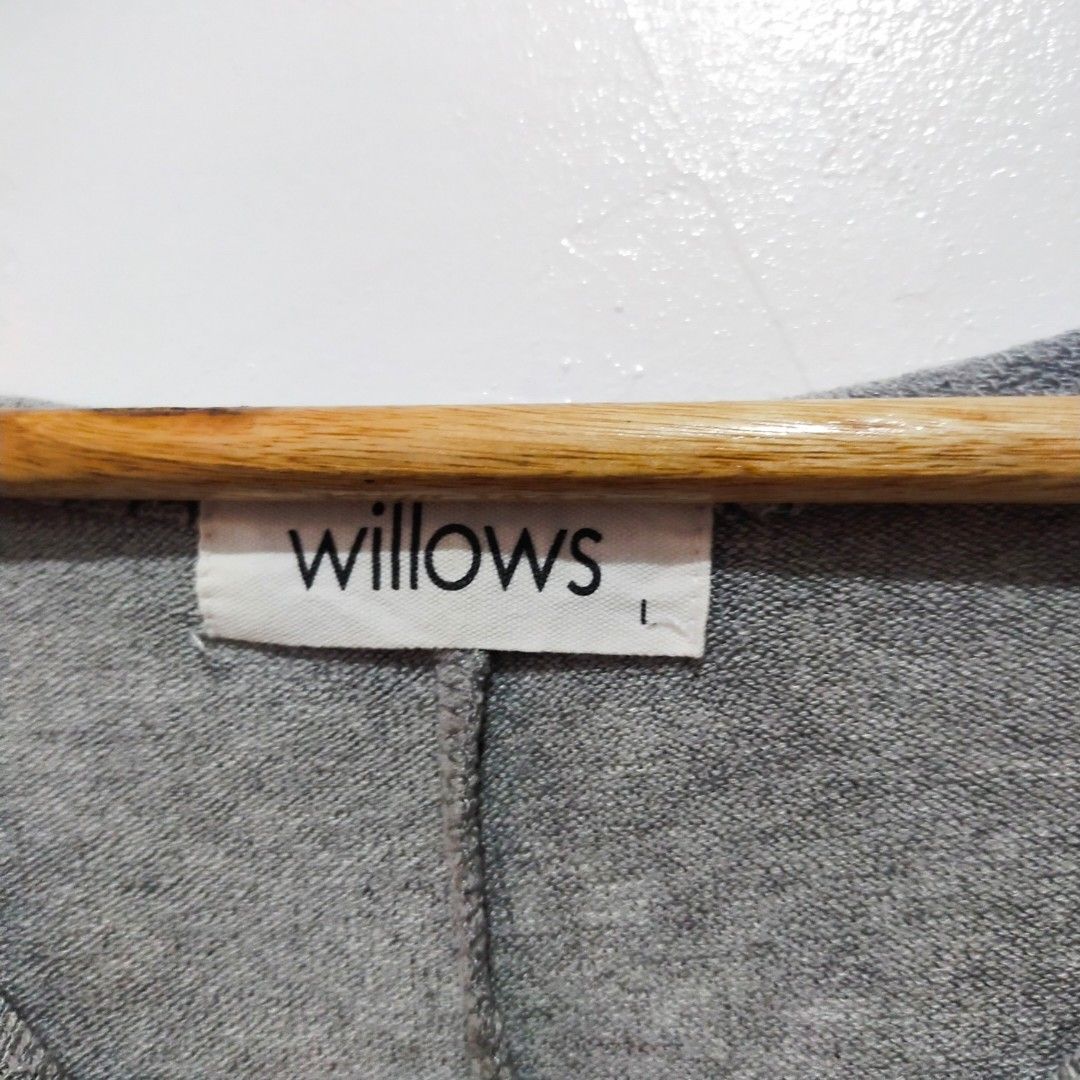 Willows | Large | Grey Batwing sleeve tunic top (Category: Coats, Jackets and Outerwear) located in Subic. Submitted by mustardt_ (Listing ID 1458307009, Image 2). Description: Oversized / Batwing sleeve tunic top with fitted lower sleeves and a relaxedvdrape silhouette size: 30in x 27in code: c690.
