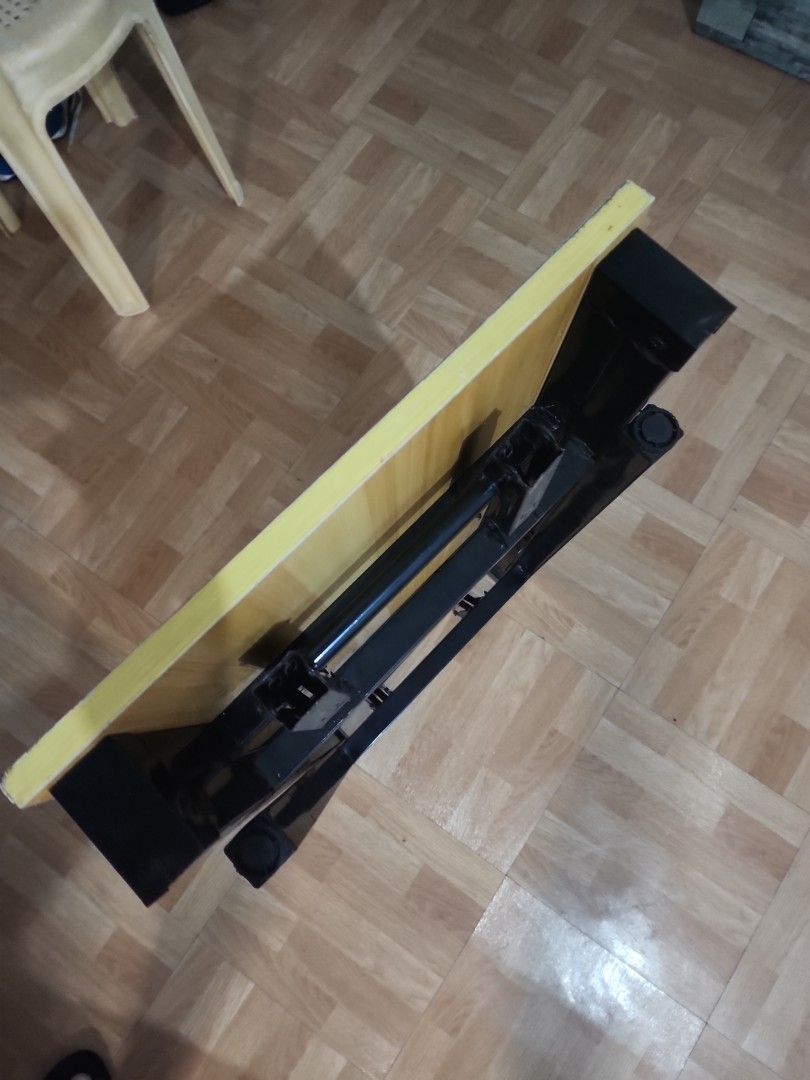 Wooden Table Top (Category: Tables & Sets) located in Quezon City. Submitted by nathanbaena (Listing ID 1458309550, Image 1). Description: - Solid wood table top - Features natural wood grain - Ideal for DIY projects or replacing an old tabletop - price is fixed. - Approximate dimensions: 80cm x 40cm x 2cm. - Height is at 75 cm RFS: bought a new office table.