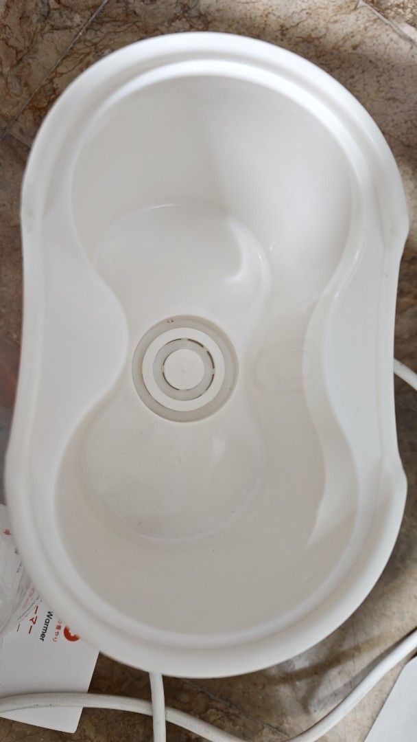 Yoboo Electric Milk Bottle Warmer (Category: Breastfeeding & Bottle Feeding) located in Quezon City. Submitted by smai_k (Listing ID 1458451237, Image 3). Description: Almost new Used once No stains No scratches - Yoboo Electric Milk Warmer - Heats milk bottles quickly and safely - Adjustable temperature settings for various needs - Simple to operate and clean - Original instructions included - Ideal for busy parents.