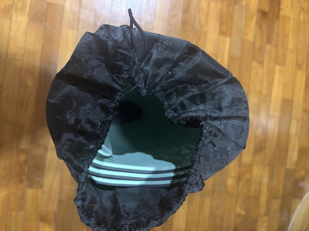 Yoga mat (Category: Exercise Mats) located in Singapore. Submitted by _sellingxstuff_ (Listing ID 1458438607, Image 2). Description: .