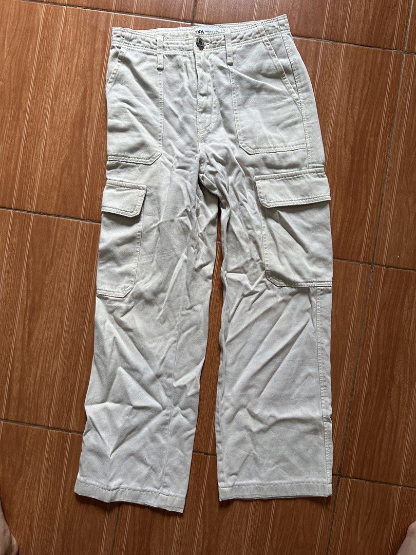 Zara Cargo Pants Beige (Category: Other Bottoms) located in Cebu City. Submitted by lavitify (Listing ID 1458359762, Image 3). Description: Zara beige cargo pants.Straight leg fit - size 32. this barely fits me anymore 😅 - used 5 times only as its not really my style .