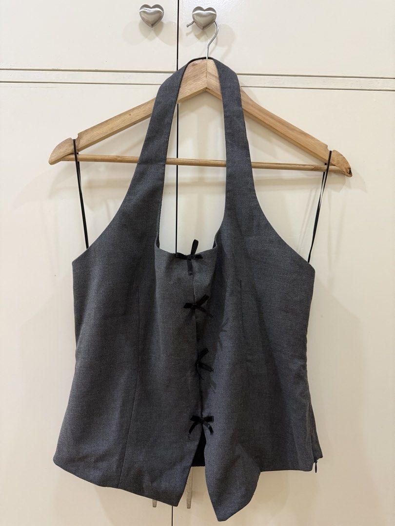 Zara Halter Top with Bows (Category: Sleeveless) located in Manila. Submitted by st4rcart (Listing ID 1458397937, Image 1). Description: - never worn! - brand new w/tag - material is not too stretchy - size L.