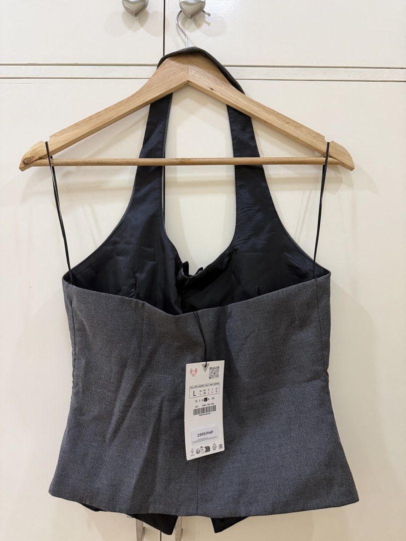 Zara Halter Top with Bows (Category: Sleeveless) located in Manila. Submitted by st4rcart (Listing ID 1458397937, Image 2). Description: - never worn! - brand new w/tag - material is not too stretchy - size L.