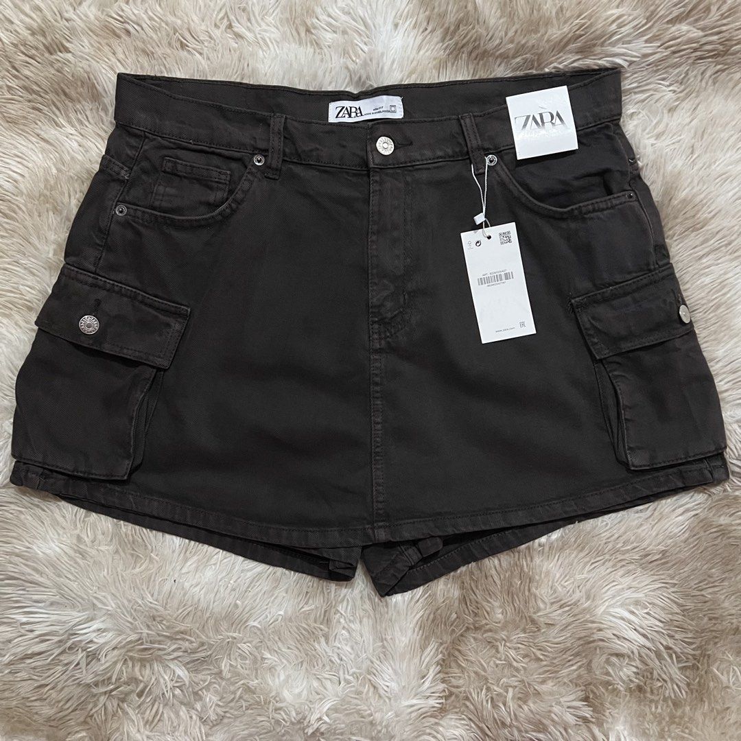Zara Plus Size Cargo Skort 37-38 (Category: Skirts) located in Marikina City. Submitted by fashionfindsmanila (Listing ID 1458350254, Image 2). Description: Very nice. Bought for 499. No low ballers please. With tags, not worn. Too big on me. With mendings on the side. Please check all photos. Actual posted. Please base on tape measure size: Waist: 37-38 hard denim, not stretchable Hips: 46 Length: 16 No lowballers pls. 👚No when worn 📍Marikina 