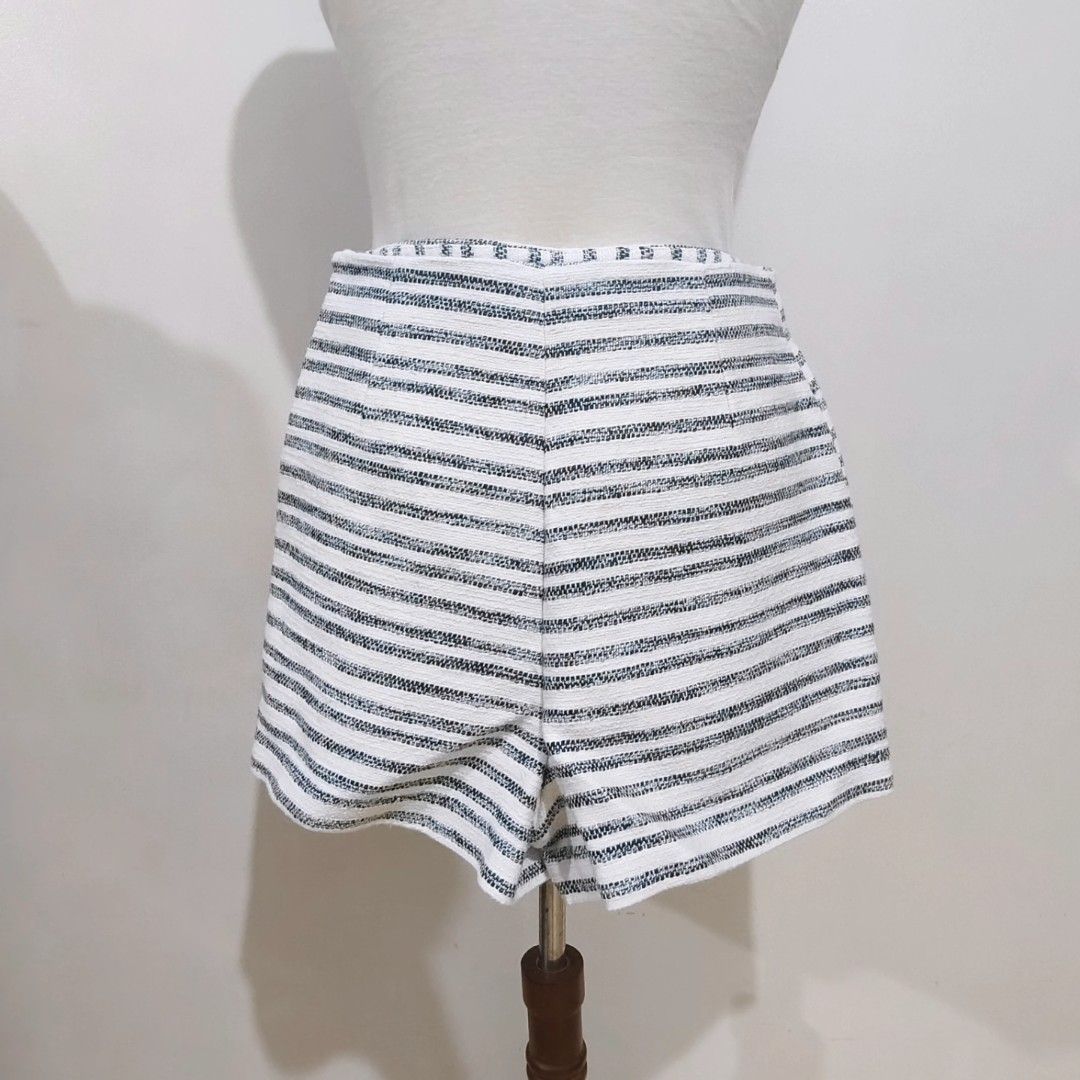 Zara textured striped skort M (Category: Skirts) located in Mandaluyong City. Submitted by lovelabelsph (Listing ID 1458374745, Image 2). Description: Zara textured striped skort Php450 Price is firm Shipping c/o buyer Never used, washed only Size M Measurements laid flat across in inches: Waist 14" Length 14.5" Fabric has no stretch MOP GCASH, BPI OR BDO More items at IG lovelabelsph.