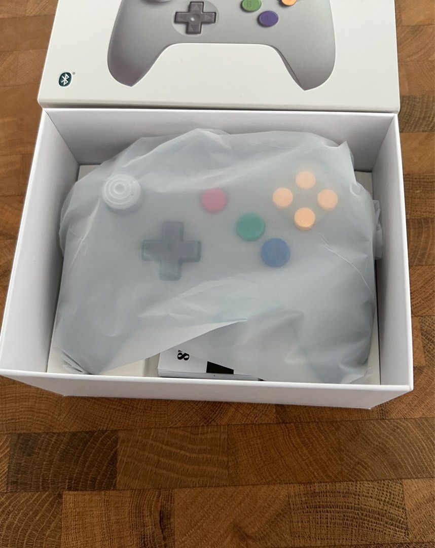 8BitDo n64 Bluetooth Controller （分類：手掣）位於 Hong Kong。 由 cshire 提交（商品編號 1453470240，圖片 2）。簡介： Like new condition - I opened the box and used it once. I then realised I have too many controllers already. Comes with the original box and contents (as pictured). Controller is still in its plastic packaging with cable. Works great for the Analogue 3d or Nintendo Switch 2. Will also work on Windows and Android. Connects via bluetooth. Genuinely fantastic 