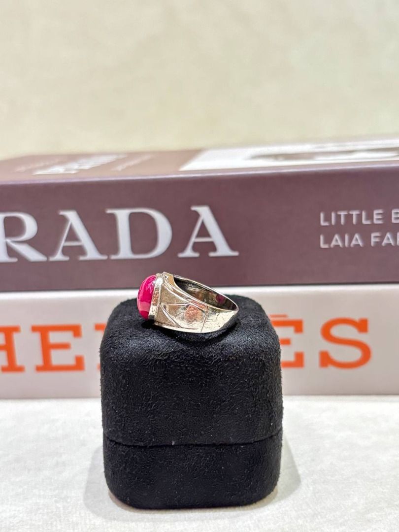 925 SILVER RING EC00167SR (Category: Accessories) located in Kuala Lumpur. Submitted by puteri.eclaira (Listing ID 1453492041, Image 3). Description: 925 SILVER RING EC00167SR 🦋RM: 4,000.00 🦋STYLE: RING 🦋WEIGHT: 8.67GM 🦋SIZE: 18HK 🦋METAL TYPE: 925 🦋DIAMOND: GEMSTONES 🦋GENDER: MAN 🦋CONDITION: 9/10 🦋WHAT'S IN THE PACKAGE: ECLAIRA OFFICIAL RECEIPT, PAPER BAG X1, JEWELLERY BOX X1 📞 Contact Us via: https://wapp.my/601155555822 For the latest