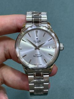 （分類：）位於 。 由 wongyanwatch 提交（商品編號 1453565064，圖片 1）。簡介： 。