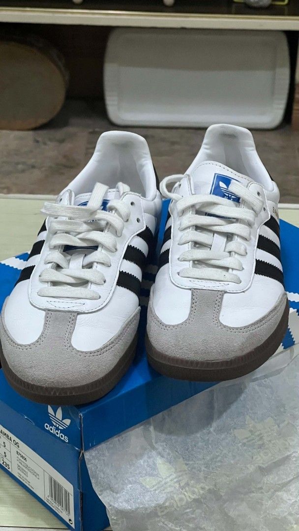 Adidas Samba OG White Black Gum Sole (Category: Sneakers) located in Makati City. Submitted by Cathylicious (Listing ID 1453590883, Image 2). Description: - Iconic Adidas Samba OG sneakers - Classic white leather with grey suede toe cap - Signature black stripes - Retro gum sole - Comes with original box and tags - Ideal for casual wear or a sporty look.