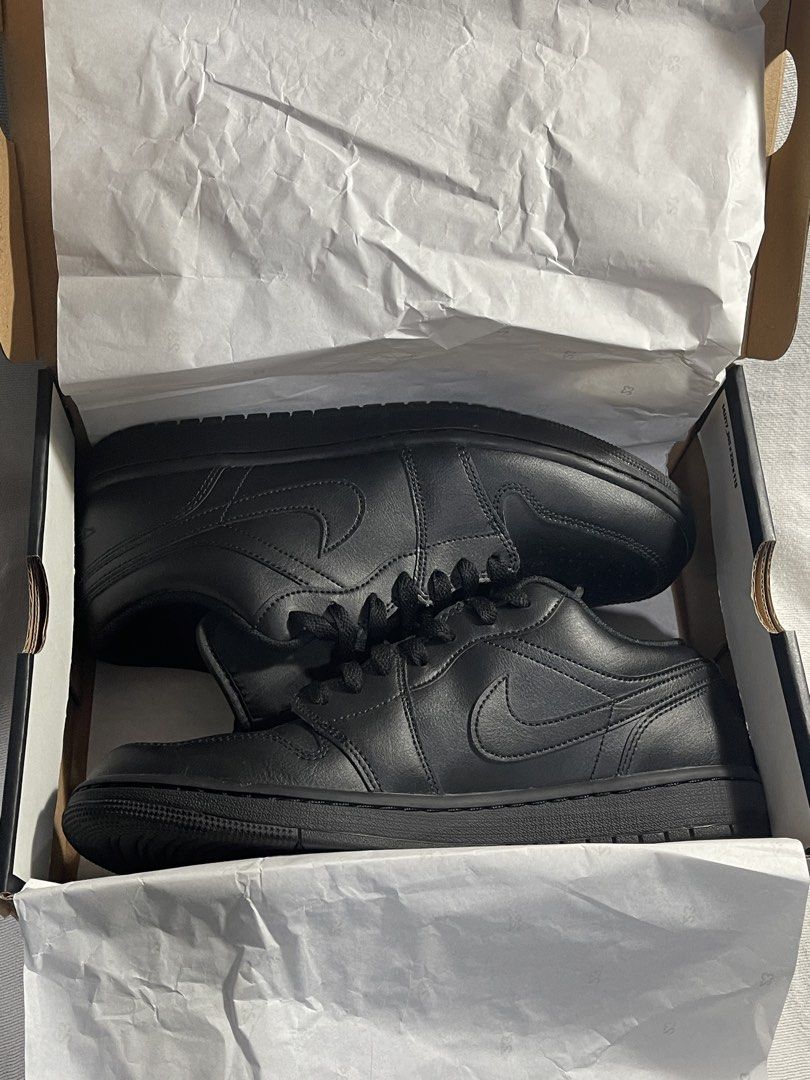 Air Jordan 1 Low Black Black Black (Category: Sneakers) located in San Fernando. Submitted by duhrnig (Listing ID 1453532901, Image 1). Description: - Air Jordan 1 Low - Color: All Black - Size: US 10 - Made in Indonesia - Includes original box - Ideal for everyday wear.