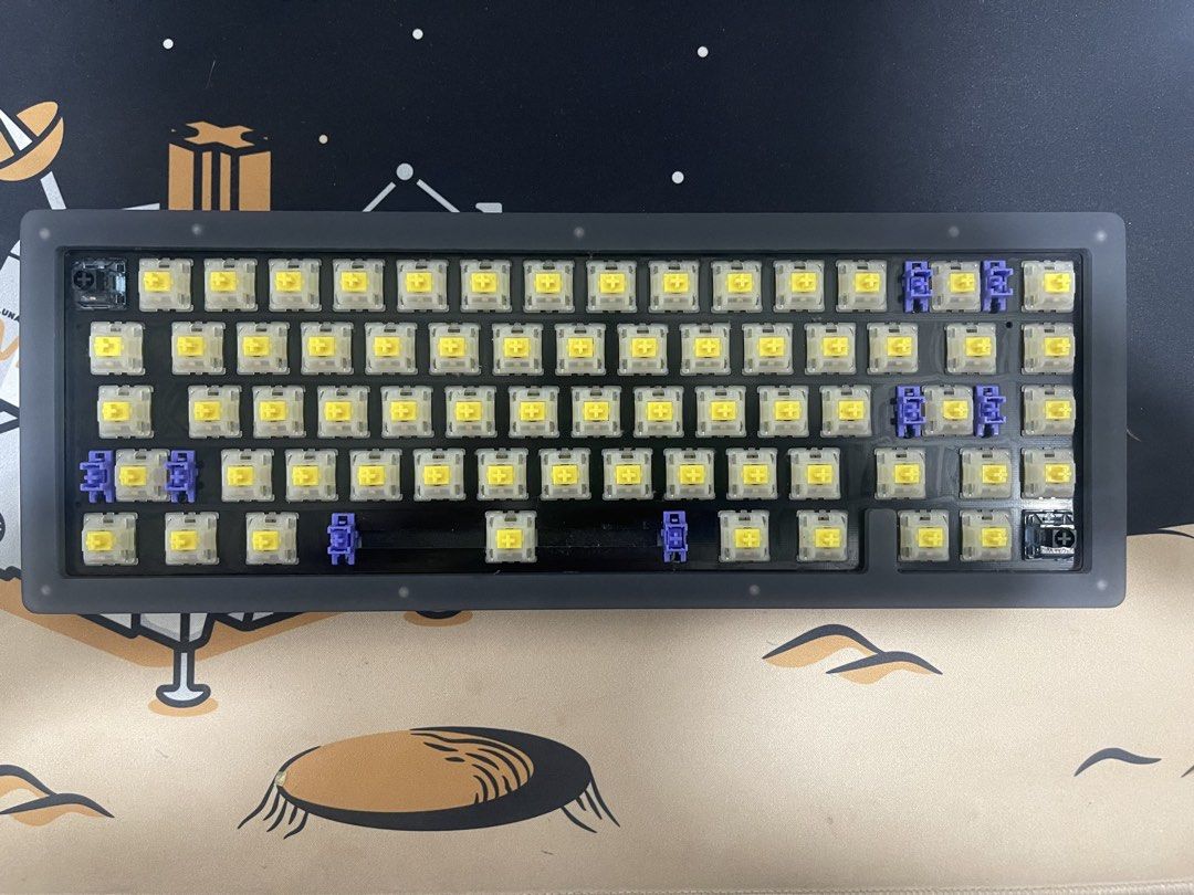 Akko ACR 67 w Keychron Keycaps (Category: Computer Keyboard) located in Lucena. Submitted by rdct_ (Listing ID 1453539732, Image 2). Description: Gasket - Akko Acr 67 - Black Switches - Milky Yellow Pro Keycaps - Keychron Keycap Set (Retro Vibe) About Akko Acr 67; Akko’s First Acrylic Gasket DIY Kit; Gasket mount (3.0mm High-Density EVA); Wired Type-C (supports Type-C to Type-C as well ); RGB Backlit with 6028 SMD LED; Case Material: Acrylic, Las