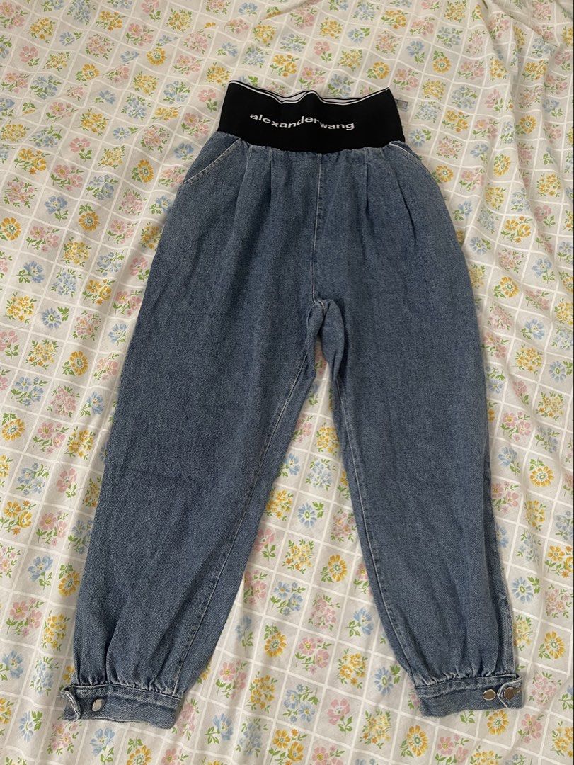 Alexandar Wang Jeans (Category: Jeans) located in Santa Cruz, Pampanga. Submitted by httpschayo (Listing ID 1453456195, Image 1). Description: LAST PRICE LISTED SIZES (INCHES): Waist: 24-26 Length: 37 Leg Hole: 11.5 — waist band style — side zipper closure — has 2 side pockets — adjustable leg hole, pwede sikipan — kasama sa sukat ng length ang waistband.