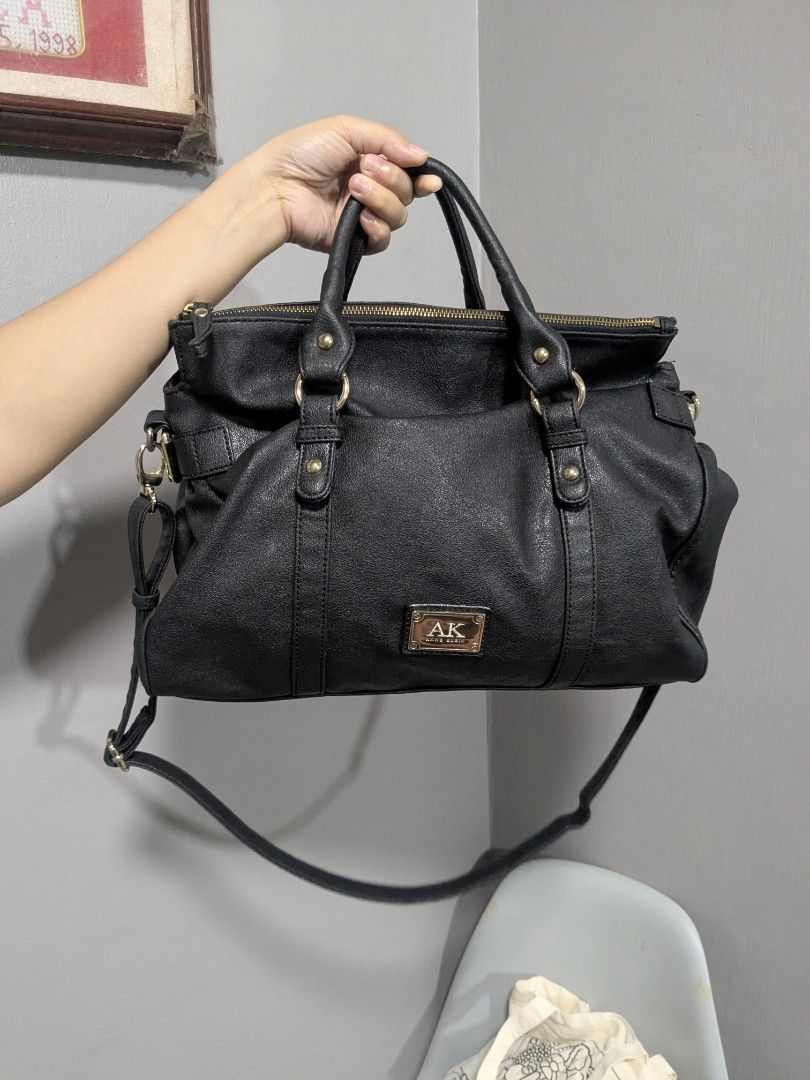 Anne Klein Black Matte Punk 2 Way Bag (Category: Cross-body Bags) located in Quezon City. Submitted by nnncorner (Listing ID 1453587852, Image 1). Description: Original Anne Klein Black Matte Pink 2 Way Bag 9/10 condition No peelings / No issues In great condition Strap down to bottom 33 inches Length 12 inches Width 15 inches Travel friendly 100% original! 1,800 only.