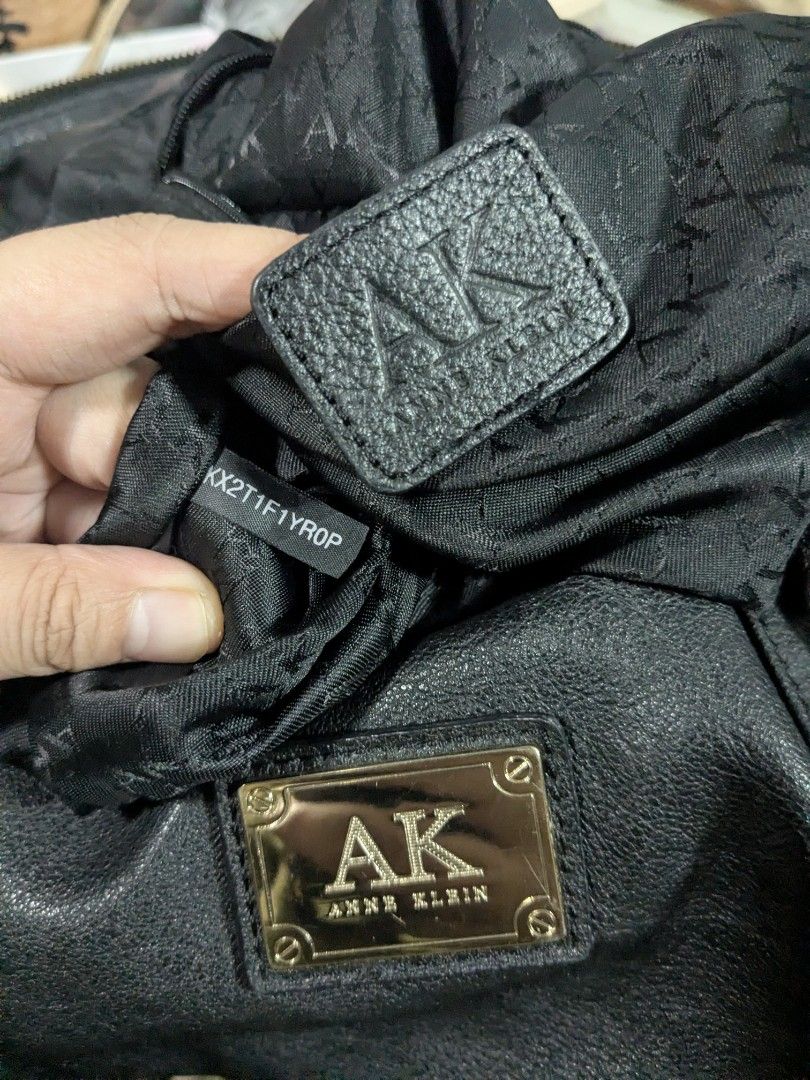 Anne Klein Black Matte Punk 2 Way Bag (Category: Cross-body Bags) located in Quezon City. Submitted by nnncorner (Listing ID 1453587852, Image 2). Description: Original Anne Klein Black Matte Pink 2 Way Bag 9/10 condition No peelings / No issues In great condition Strap down to bottom 33 inches Length 12 inches Width 15 inches Travel friendly 100% original! 1,800 only.