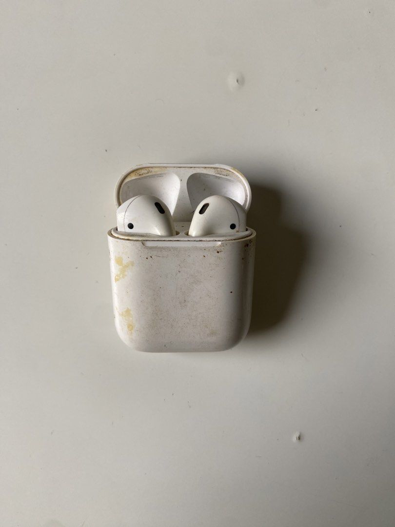 Apple AirPods (2nd generation) with Charging Case (Category: Earphones) located in Manila. Submitted by simsmods (Listing ID 1453556612, Image 1). Description: For Repair (Battery Replacement).