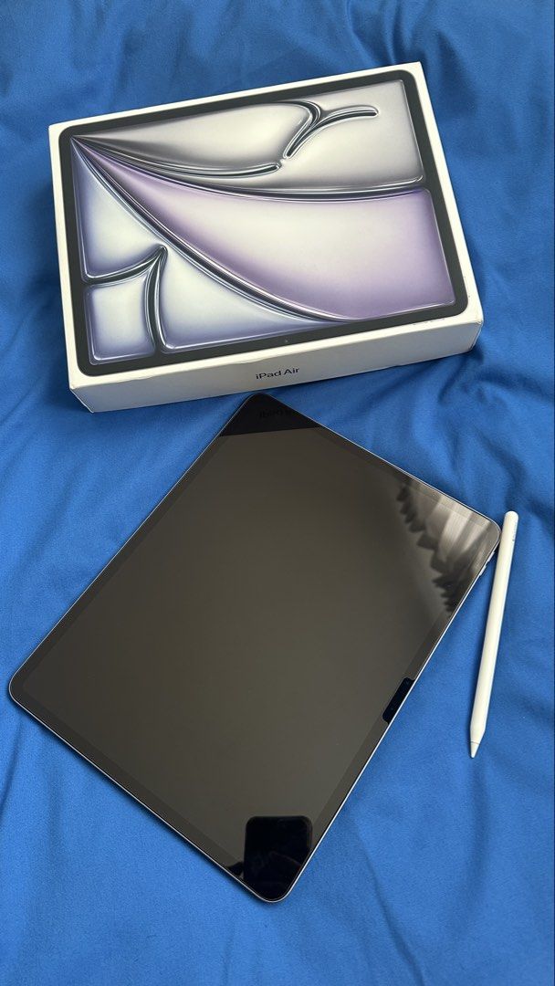Apple iPad Air (5th Gen) with Apple Pencil Pro (Category: iPad) located in Makati City. Submitted by justmakati (Listing ID 1453601175, Image 2). Description: - Space Gray iPad Air 13” ( 2025) -M2 - White Apple Pencil - Includes original boxes - Ready for a new owner - Feel free to ask questions! RFS: Rarely Used You can also buy the Apple Pencil pro alone @ Php. 5500 .