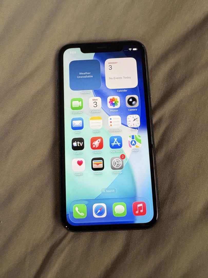 Apple iPhone 11 Black (Category: iPhone 11 Series) located in Pasay City. Submitted by enzopeco (Listing ID 1453553654, Image 2). Description: Apple iPhone 11 Black 128 GB 75 percent battery health (original battery) With box Casing included 10,000 pesos PM for more inquiries.