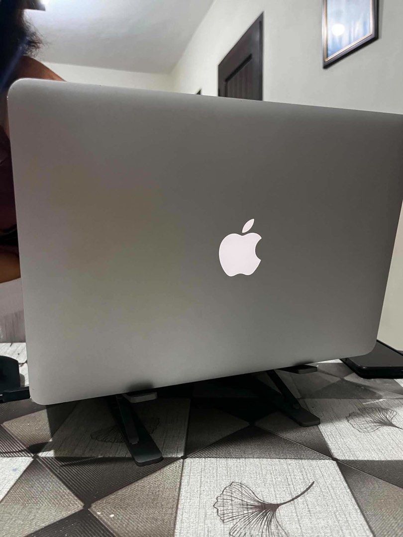 Apple MacBook Air 13-inch Early 2015 (Category: Laptops & Notebooks) located in Taguig. Submitted by barorep (Listing ID 1453489863, Image 3). Description: - MacBook Air Early 2015 - macOS Monterey 12.7.6 - 1.6 GHz Dual-Core Intel Core i5 - 4 GB RAM - Includes original charger - Includes black laptop sleeve - Ideal for everyday tasks and portability.
