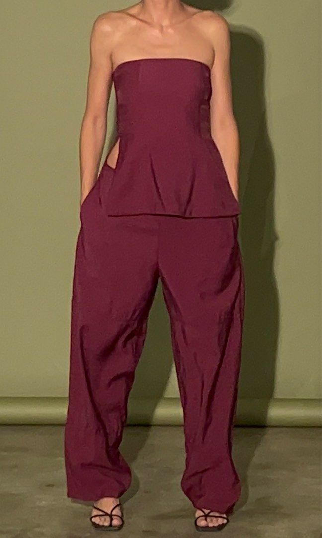 Araw Glide Pants Burgundy (Category: Other Bottoms) located in Pasig City. Submitted by squeakym0use_ (Listing ID 1453468047, Image 1). Description: retails for 5900 in good used condition, dm for actual pics!.