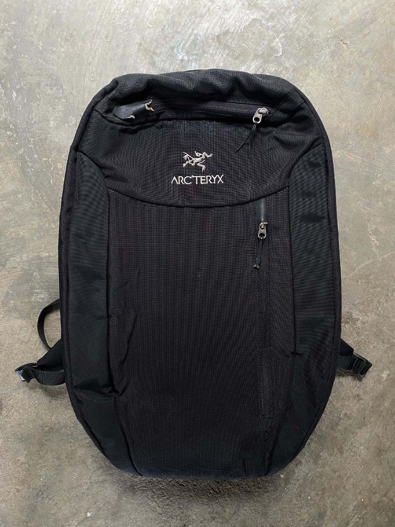 Arc'teryx Blade 30 Backpack Black (Category: Backpacks) located in Cabanatuan. Submitted by vivian_nicole_03 (Listing ID 1453582298, Image 1). Description: - Arc'teryx Blade 30 backpack - Color: Black - Ideal for daily use and travel - Spacious interior - Adjustable straps - Zippers in good working condition.