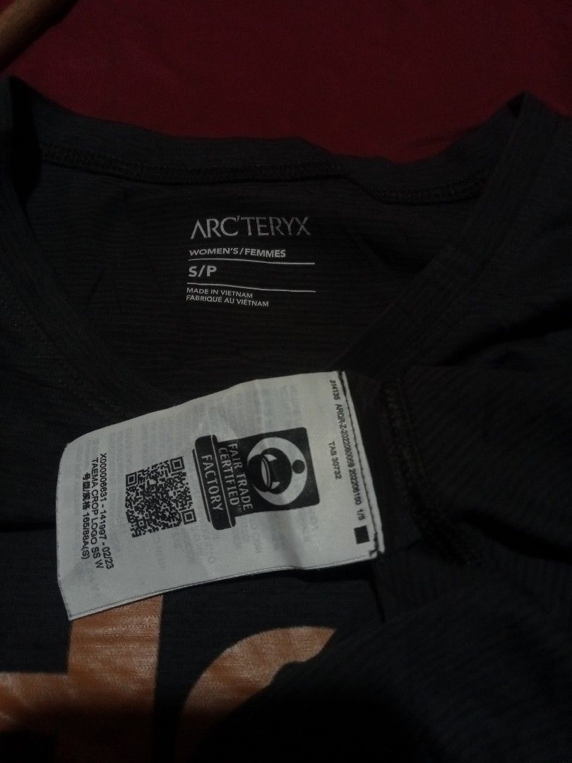 Arc'teryx Her Trails T-shirt S/P (Category: Tshirts & Polo Shirts ) located in Sagay. Submitted by kennie_3377 (Listing ID 1453433368, Image 3). Description: - Arc'teryx 'Her Trails' graphic t-shirt - Arc'teryx logo on the back - Made in Vietnam - Size: S/P (Small/Petite) - Material: 100% Polyester - Ideal for outdoor activities and casual wear.