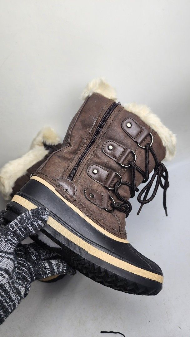 Arctic Snow Boots with Thinsulate (Category: Boots) located in Baguio. Submitted by chiechie1234 (Listing ID 1453484222, Image 3). Description: - 11 KIDS SIZE - Cozy brown winter boots, perfect for cold weather. - Features a lace-up front and convenient side zipper. - Waterproof rubber sole for protection against the elements. - Lined with Thinsulate for superior warmth. - Stylish faux fur trim adds a touch of elegance..
