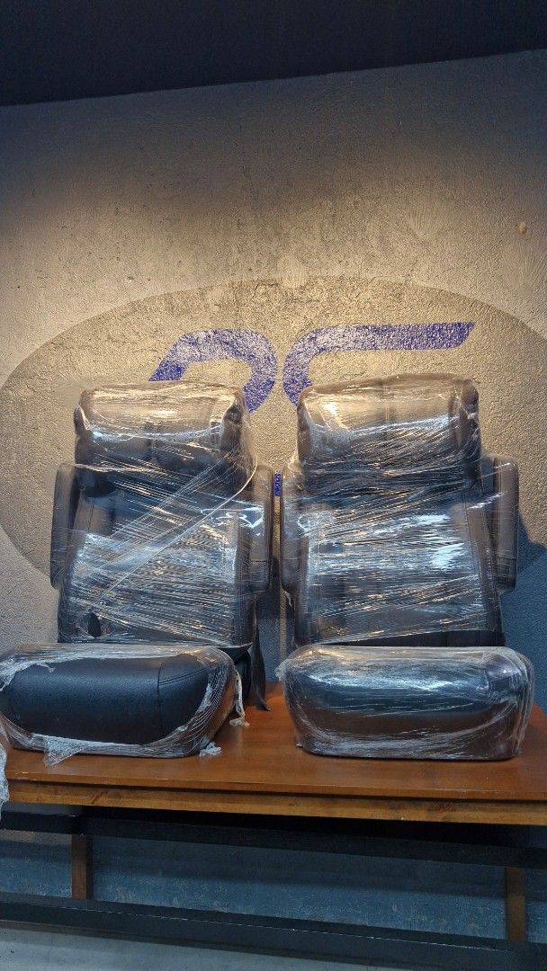 Atoy Customs captain seats (Category: Upholstery, Seatcovers and Other Interior Parts and Accessories) located in Manila. Submitted by inigomalig (Listing ID 1453573926, Image 1). Description: original atoy customs leather seats came from santa fe can fit on lc, prado, tucson etc .