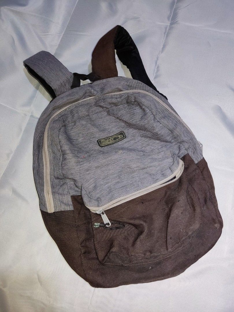 Authentic HAWK 5453 Backpack Brown-Gray Dual Tone (Category: Backpacks) located in San Jose del Monte. Submitted by my_mochibonney (Listing ID 1453519396, Image 2). Description: AUTHENTIC HAWK BAG WITH TAGS ISSUE: ZIPPERS ONLY & NEEDS WASH Condition: 7.5/10 (reasonable price as this is preloved) ~ Gcash, GoTyme, Maribank, Maya 📍SJDM, Bulacan.