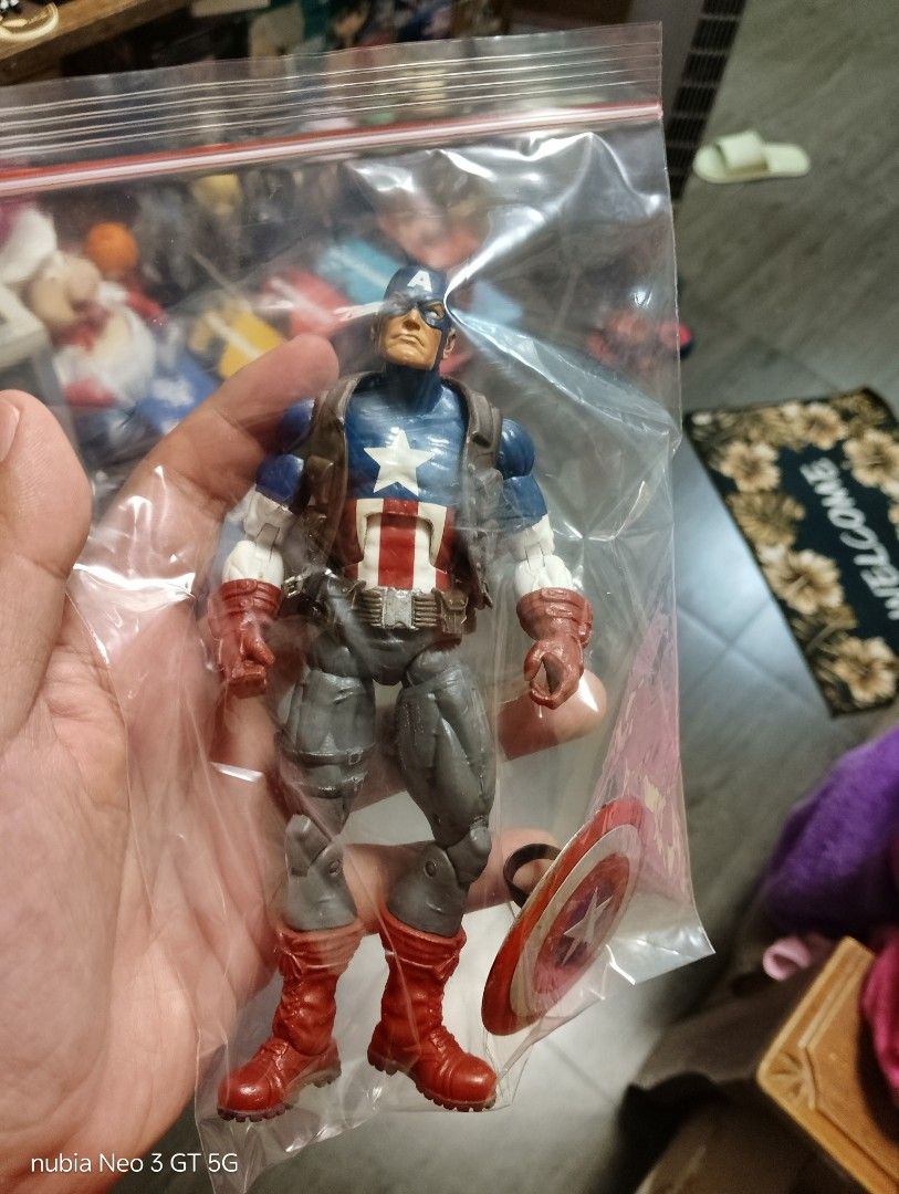 Authentic Marvel Legends Ultimate Captain America (Category: Figurines & Statues) located in Mabalacat. Submitted by babyjamil1919 (Listing ID 1453570421, Image 1). Description: Authentic custom shield metal na ung shield nya as is only.