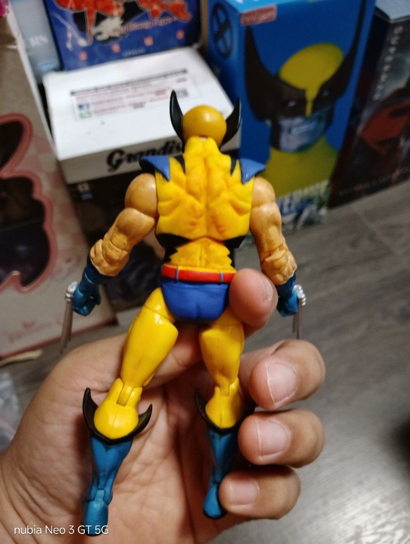 Authentic marvel wolverine (Category: Figurines & Statues) located in Mabalacat. Submitted by babyjamil1919 (Listing ID 1453571153, Image 2). Description: Authentic custom ung claw nya metal na sila as is only.