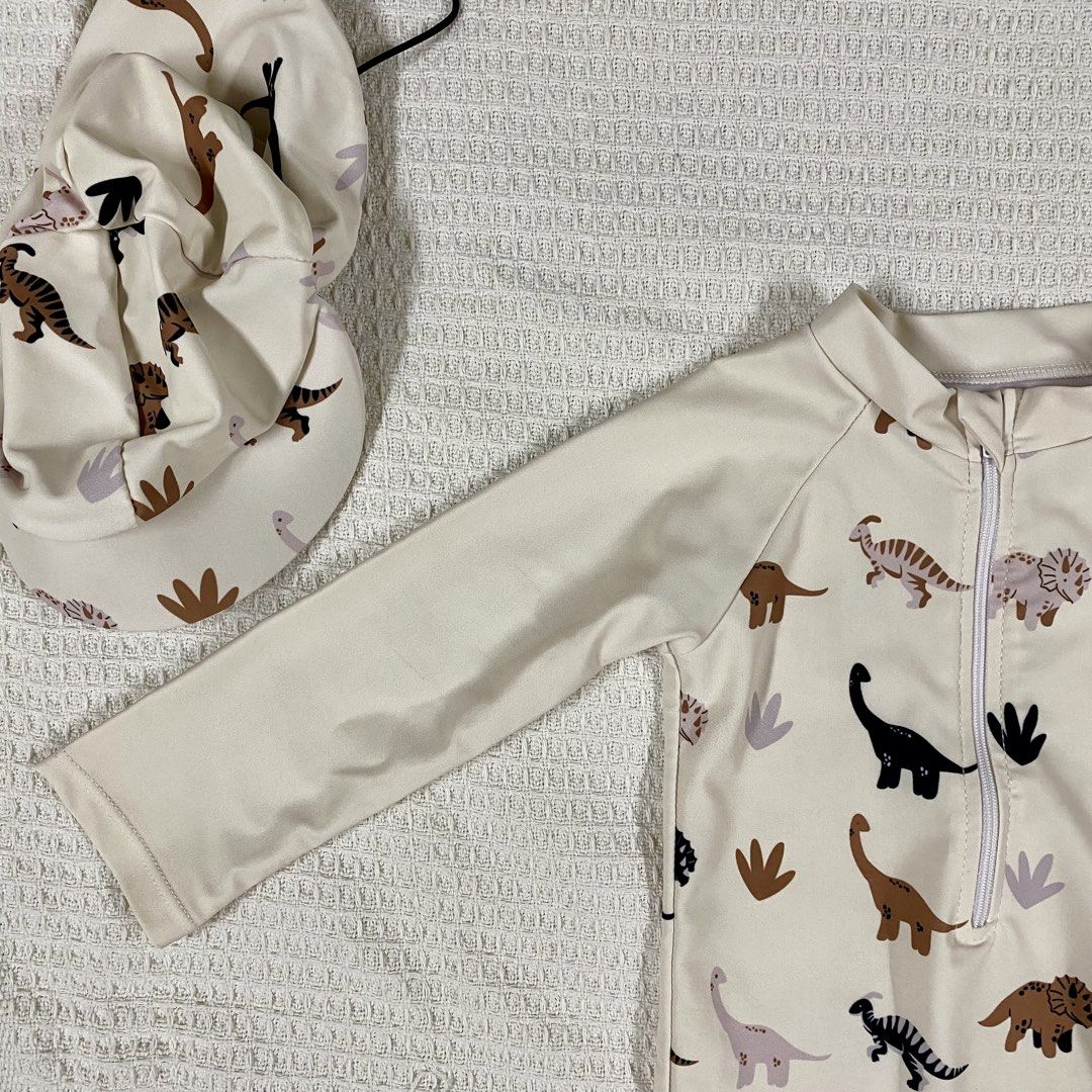 BABY WHITE SWIMSUIT (Category: Babies & Kids Fashion) located in Paranaque City. Submitted by seashells13 (Listing ID 1453430922, Image 2). Description: DETAILS: WHITE DINOSAUR SWIMSUIT SIZE : 3-6 months ( can fit more than 6 months depending on how big your baby is ) CONDITION : Still good RFS : no longer needed and need extra funds for our son. COURIERS : GogoXpress, Lalamove & J&T MODE OF PAYMENT : GCASH or BANK TRANSFER ONLY LOCATION 📍 : PAR
