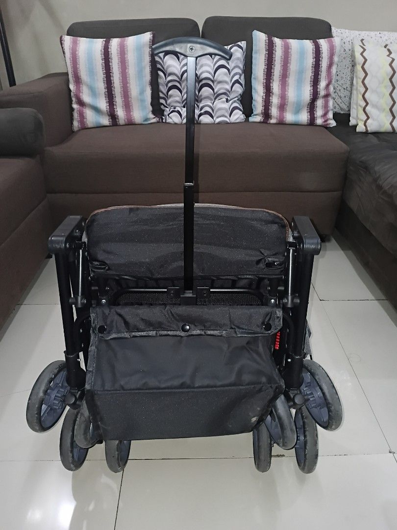 BabyGro F-lite Grey Stroller (Category: Strollers) located in Manila. Submitted by ThrineSo (Listing ID 1453540223, Image 3). Description: - Grey baby stroller - Features a canopy for sun protection - Includes a convenient storage basket - Stylish wooden finish on the handle - Folds compactly for easy storage - Black wheels.