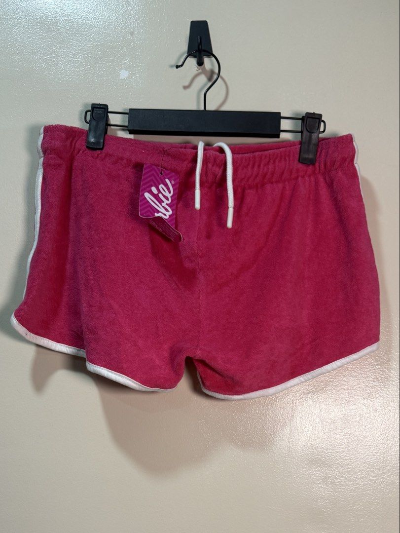 barbie pink shorts (Category: Shorts) located in Quezon City. Submitted by fashionifywardrobe8899 (Listing ID 1453443010, Image 1). Description: .