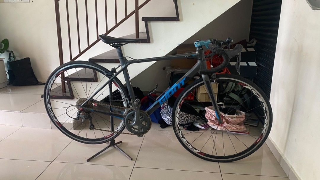 Basikal giant (Category: Bicycles) located in Kuala Lumpur. Submitted by fierceflower_1bbb38 (Listing ID 1453539708, Image 1). Description: barang semua okay berfungi hanya rantai karat dgn ada part karat sikit sbb dah lama sangat simpan.