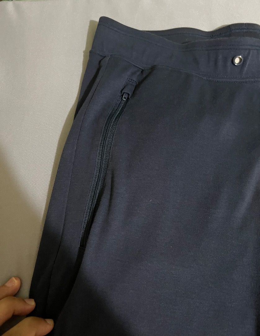 Bench Loungewear (Category: Sleep and Loungewear) located in Quezon City. Submitted by gus_07 (Listing ID 1453584054, Image 3). Description: Original Large size RFS: Decluttering Location: Near UP Diliman, Quezon City.