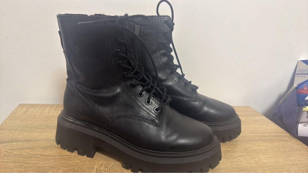 Black Chunky Platform Lace-Up Combat Boots Size 38 (Category: Boots) located in Manila. Submitted by lialovecollection (Listing ID 1453450195, Image 1). Description: branded from stradivarius.