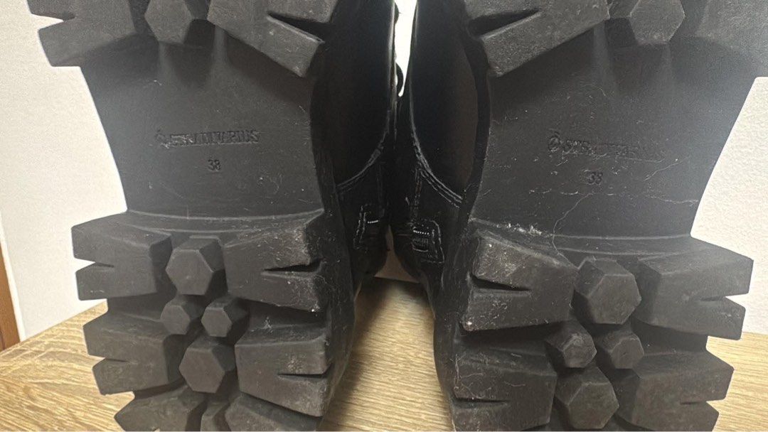 Black Chunky Platform Lace-Up Combat Boots Size 38 (Category: Boots) located in Manila. Submitted by lialovecollection (Listing ID 1453450195, Image 2). Description: branded from stradivarius.