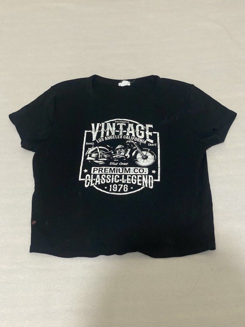 Black Vintage Motorcycle T-Shirt (Category: Shirts) located in Manila. Submitted by mareeya__ (Listing ID 1453613871, Image 2). Description: - Can fit xs-m - fabric material is stretchy - Length: 19 in - Width: 17 in - Ideal for casual wear - Note: Has a small stain on the bottom left.