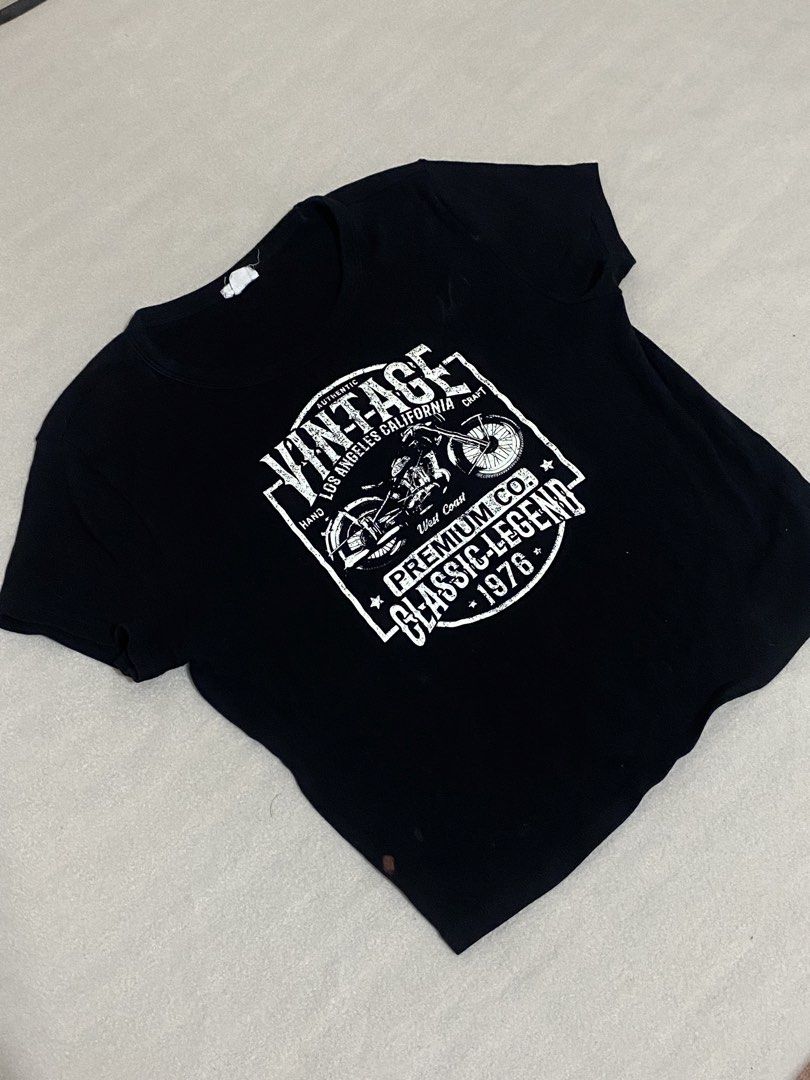 Black Vintage Motorcycle T-Shirt (Category: Shirts) located in Manila. Submitted by mareeya__ (Listing ID 1453613871, Image 1). Description: - Can fit xs-m - fabric material is stretchy - Length: 19 in - Width: 17 in - Ideal for casual wear - Note: Has a small stain on the bottom left.
