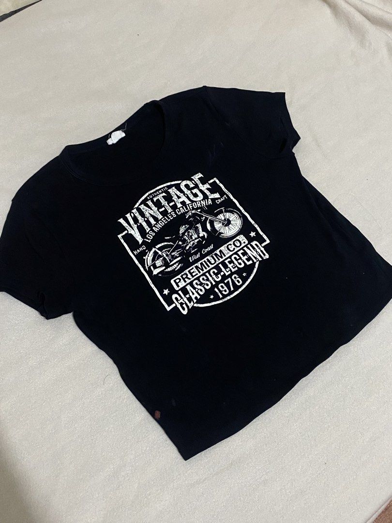 Black Vintage Motorcycle T-Shirt (Category: Shirts) located in Manila. Submitted by mareeya__ (Listing ID 1453613871, Image 3). Description: - Can fit xs-m - fabric material is stretchy - Length: 19 in - Width: 17 in - Ideal for casual wear - Note: Has a small stain on the bottom left.