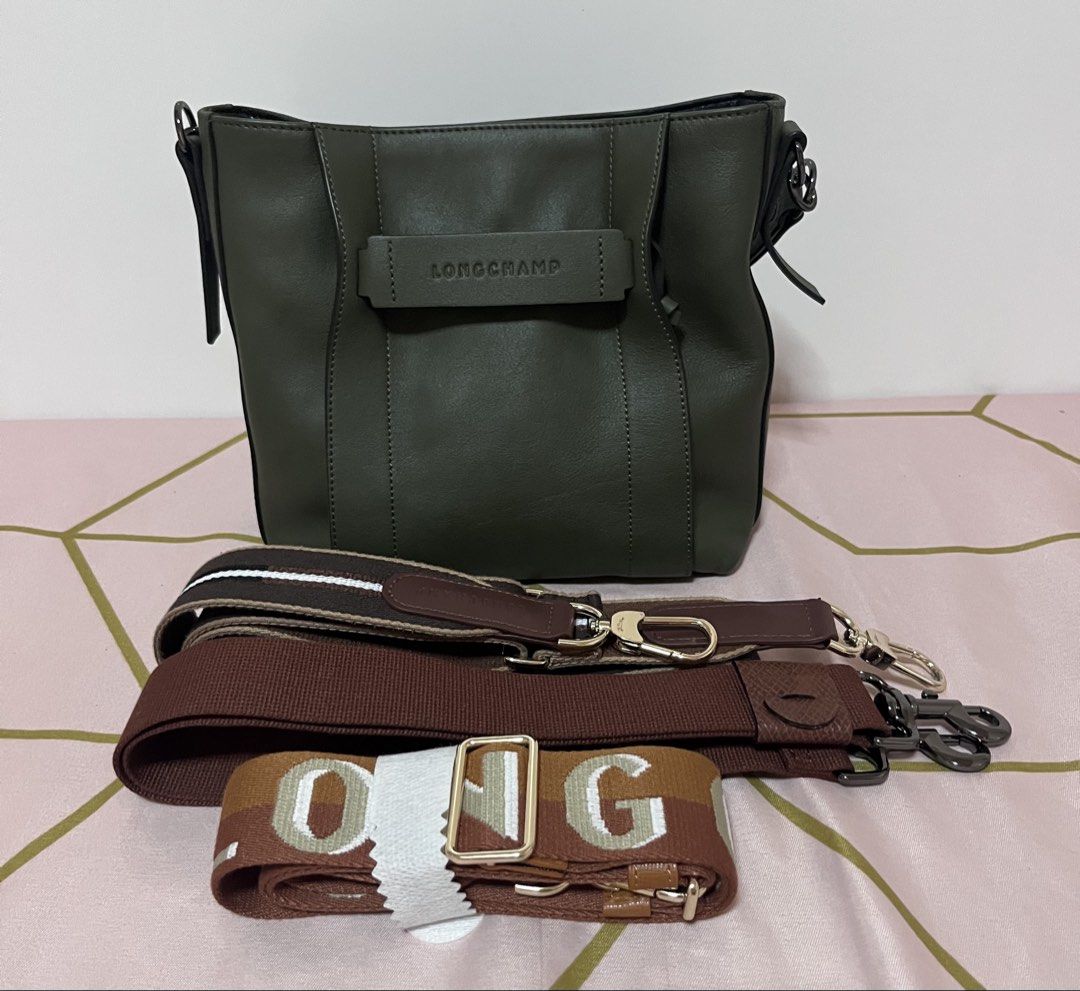 Brand New Longchamp Crossbody Bag (Category: Luxury Bags & Wallets) located in Caloocan City. Submitted by prelovedbybets (Listing ID 1453101013, Image 3). Description: Brand new Longchamp Bag With 3 extra straps With dust bag Please see photos for size reference .
