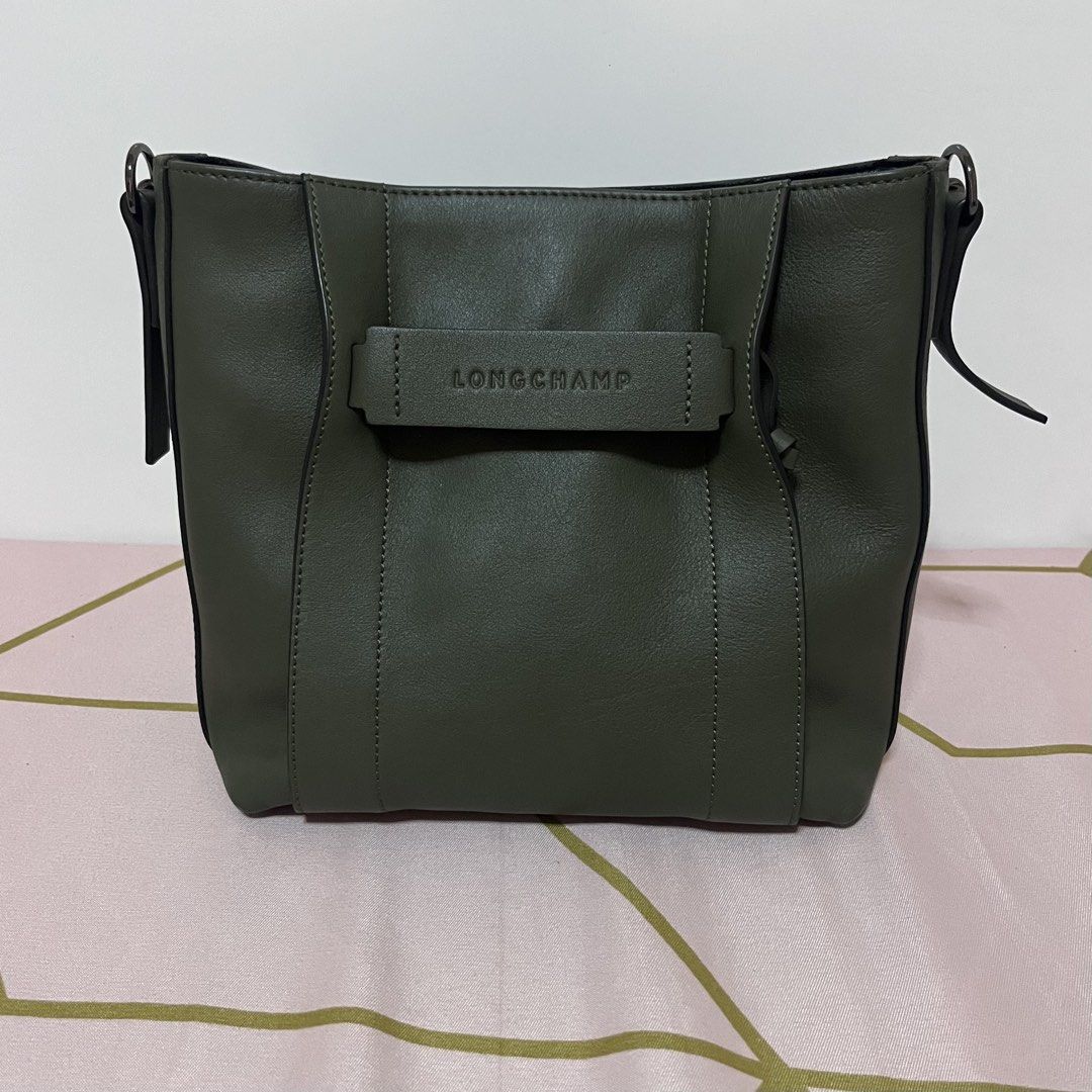 Brand New Longchamp Crossbody Bag (Category: Luxury Bags & Wallets) located in Caloocan City. Submitted by prelovedbybets (Listing ID 1453101013, Image 1). Description: Brand new Longchamp Bag With 3 extra straps With dust bag Please see photos for size reference .
